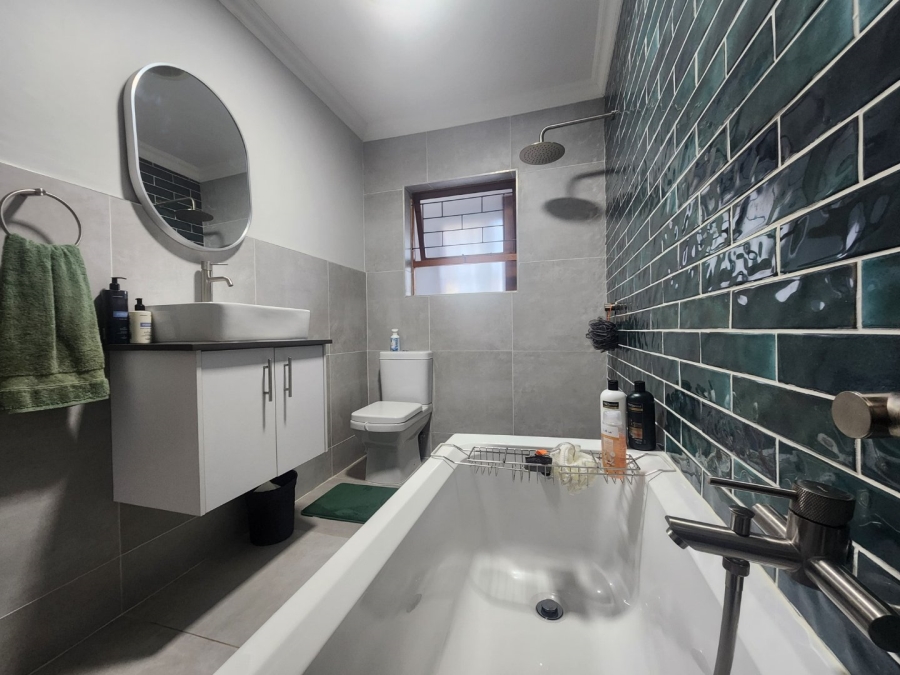  Bedroom Property for Sale in King George Park Western Cape